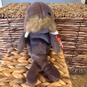 NWT JOLLY THE WALRUS BEANIE BABY